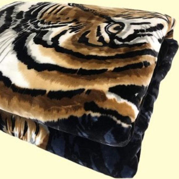 Solaron King 3 Tigers Mink Blanket Green Background - Picture 7 of 7